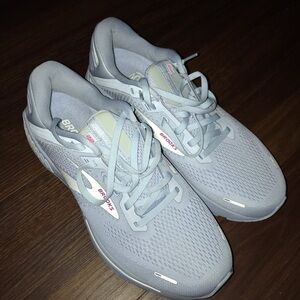 Brooks Women's Adrenaline GTS 22 Light Blue Running Shoes NEW (Without Box)